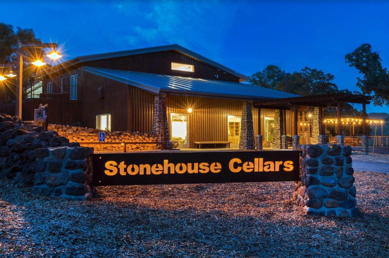Bed and Breakfast Bed And Barrel At Stonehouse Cellars Clearlake Oaks Экстерьер фото